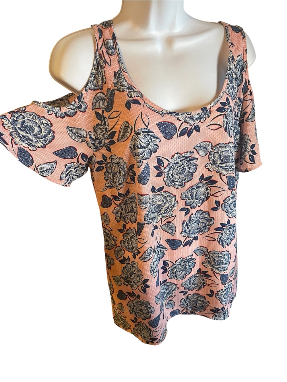Kut from the Kloth Pink Cold-Shoulder Floral Tee with Navy Print